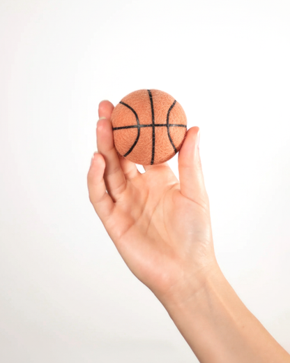 BUDDY. Hundespielzeug aus Schafwolle "Basketball"